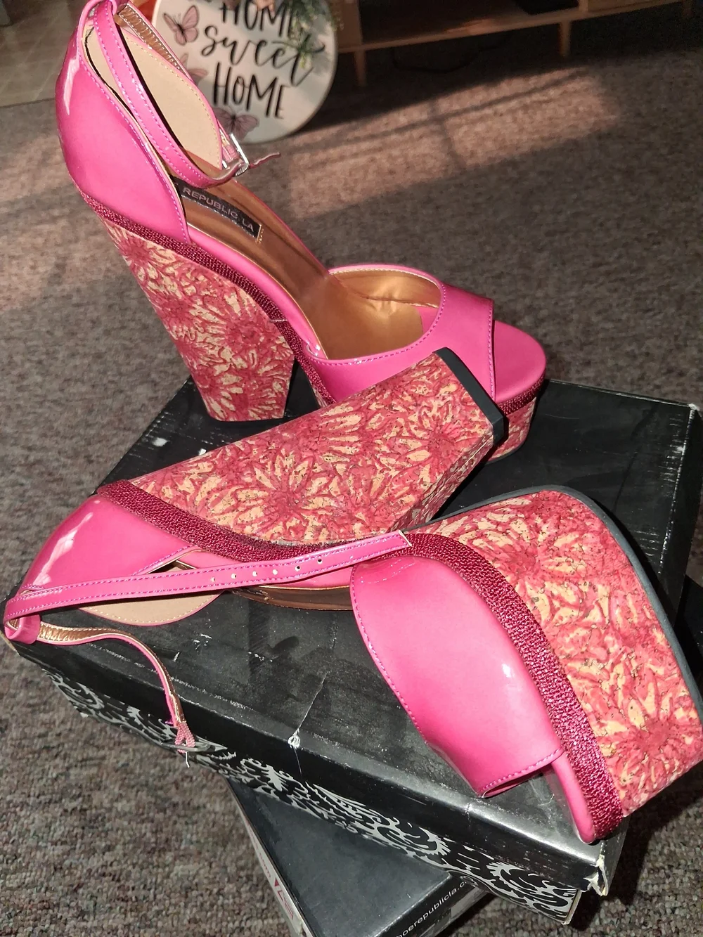 Stylish Hot Pink Platform Sandals with Patterned Block Heel
